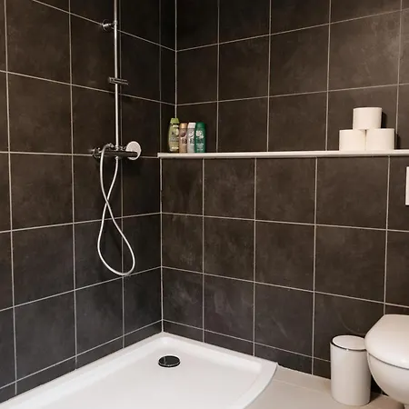 Elegantes Mit Terrasse דירה *